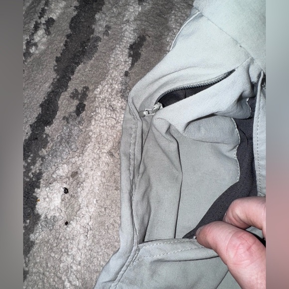 Grey Oakley men’s shorts regular fit size 34 - Picture 13 of 15